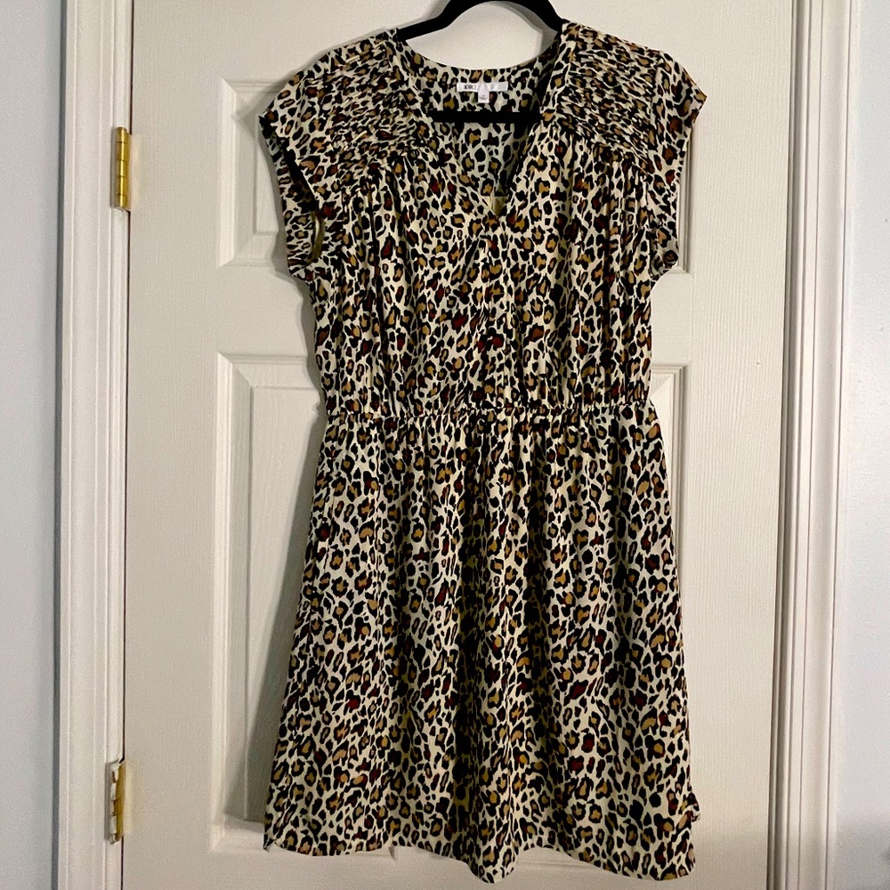 Leopard dress. Sz. Medium, pockets and elastic waist.
